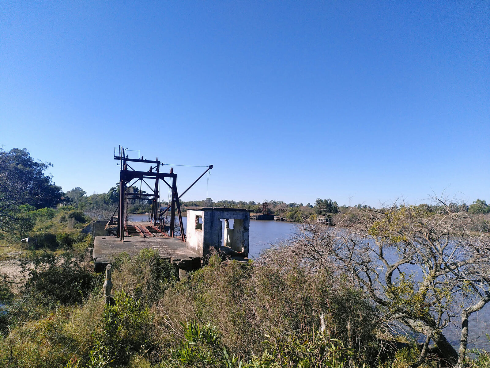 Alter Sandbagger der früheren Arenera am Río Rosario