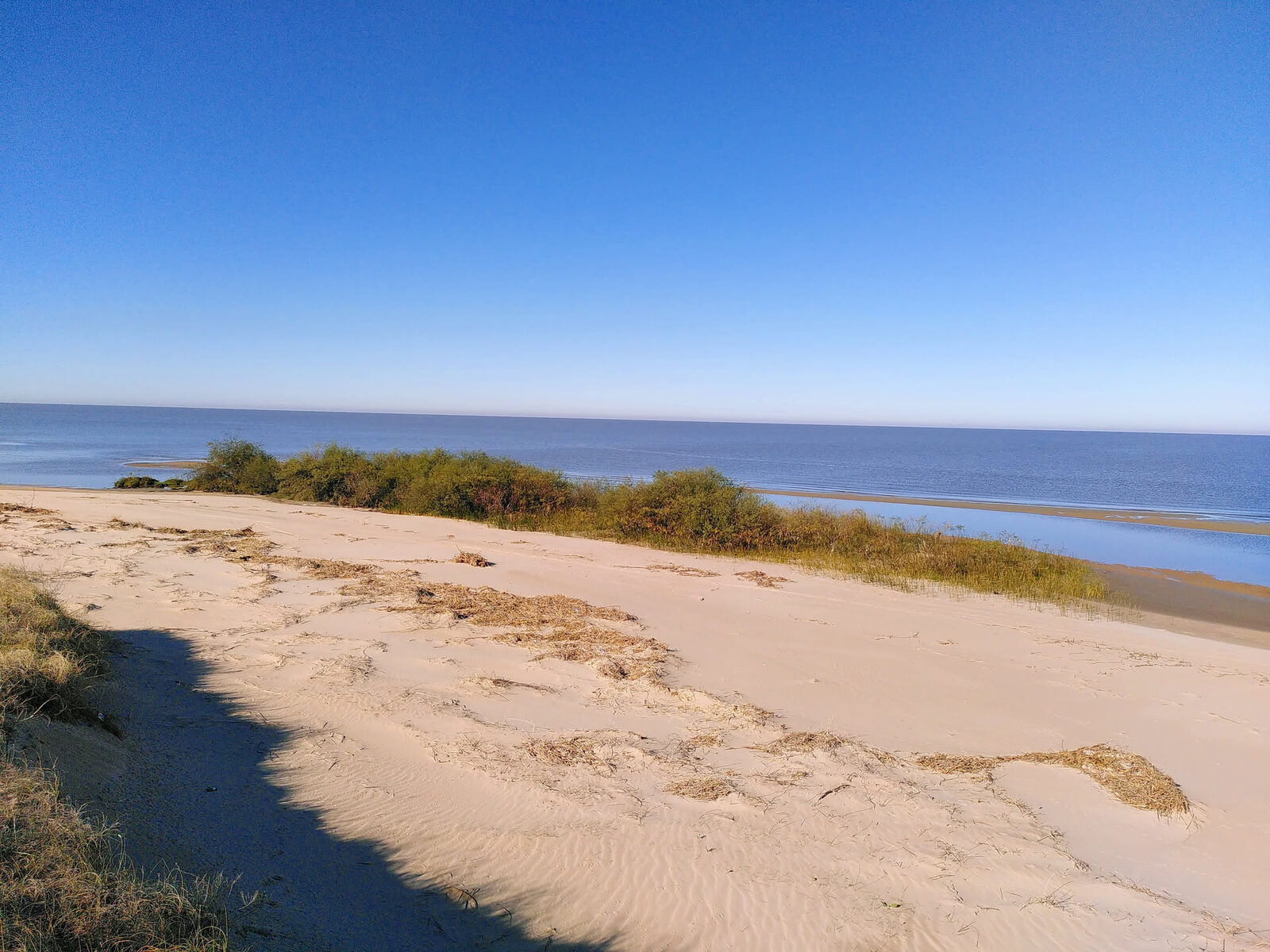 Dünenweg hinunter zum Wasser