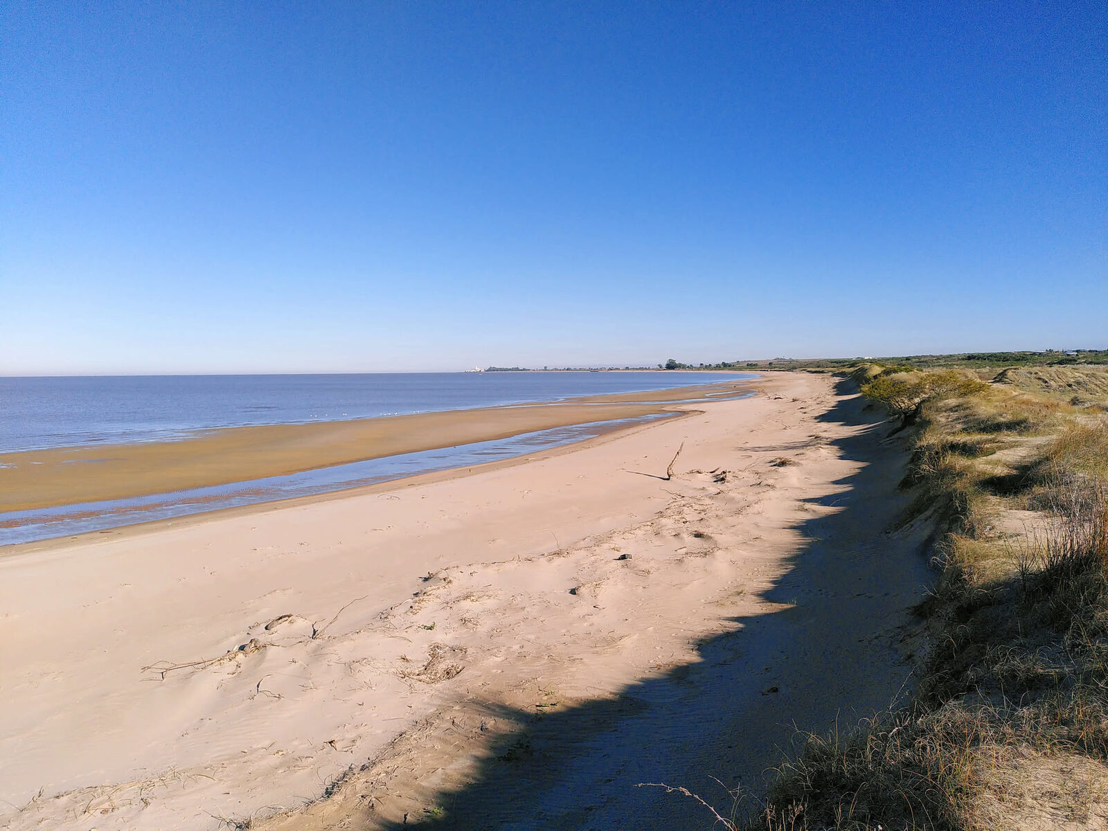 Unsere Küste am Río de la Plata bei Juan Lacaze — 903 Meter Wasserlinie am Stück