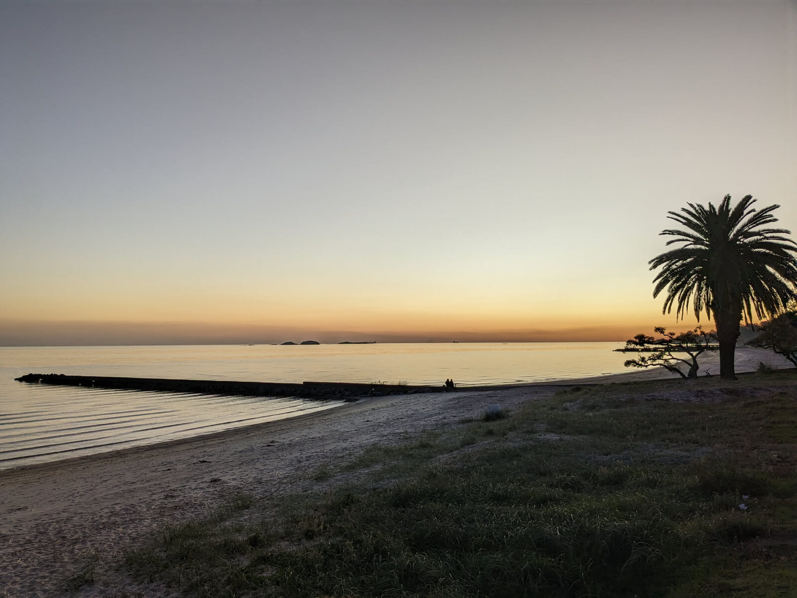 Abend an der Rambla am Río de la Plata — Leben am Wasser im Departamento Colonia